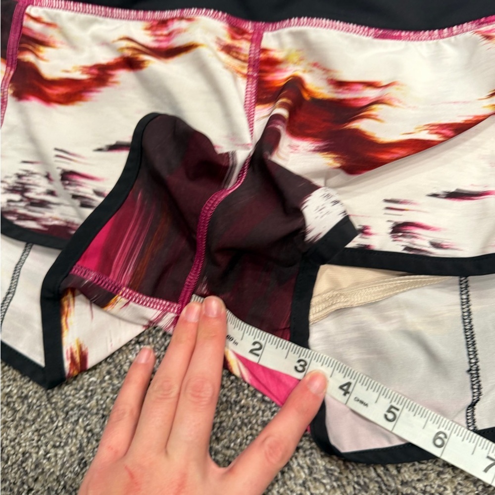 Lululemon Speed Short *4-way Stretch
Pigment Wind Berry Rumble size 4 - Picture 7 of 7
